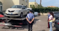 Va a messa e le rubano auto, arrestati dai carabinieri dopo un inseguimento