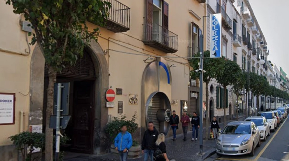 Torre Annunziata - Pistola nella borsetta: scarcerata e posta ai domiciliari