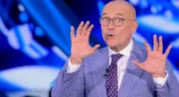 Grande Fratello, Signorini "scappa" dai suoi vipponi: cos'è successo