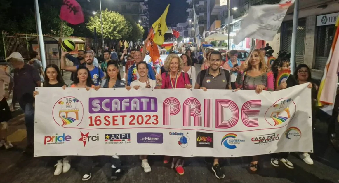 Il Pride sfila per le strade di Scafati: una lezione di democrazia