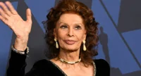 Brutta caduta per Sophia Loren, operata d'urgenza. Ecco come sta