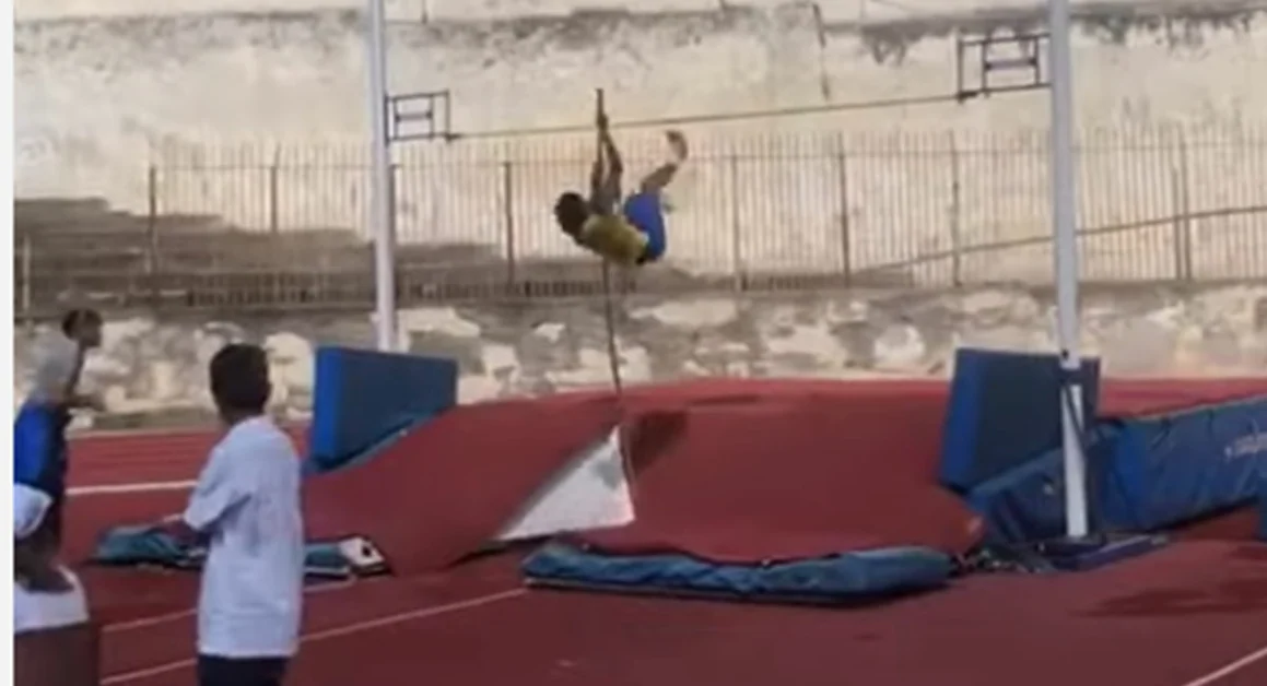 Liceo Sportivo Pitagora-Croce: record personale di Avagnano nel salto con l'asta