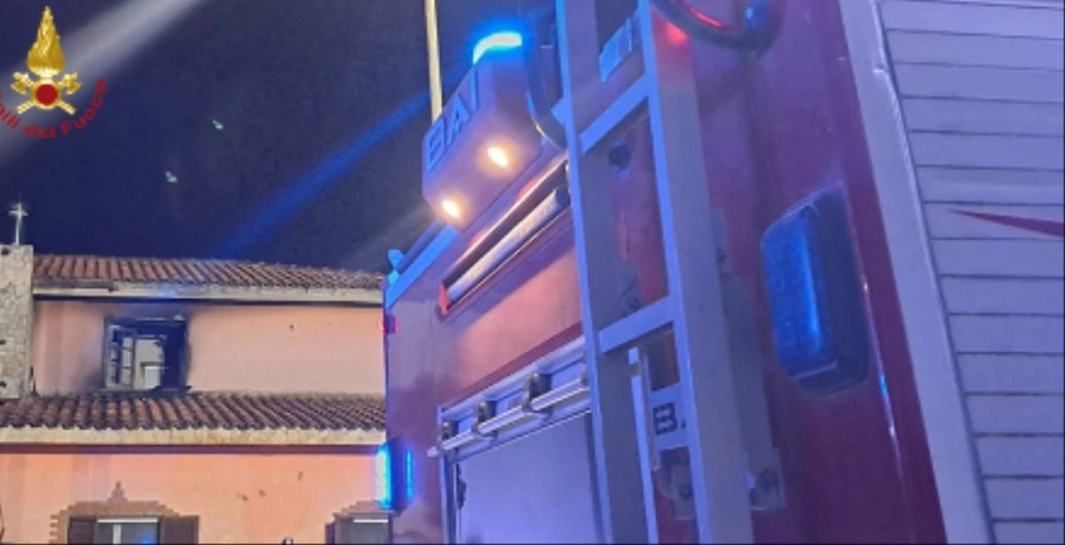 Incendio in una villetta nel Casertano