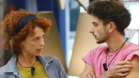 Garibaldi sparla di Beatrice con i coinquilini del GF: i video che lo inchiodano