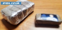 Sbarca a Ischia con oltre mezzo chilo di droga, arrestato