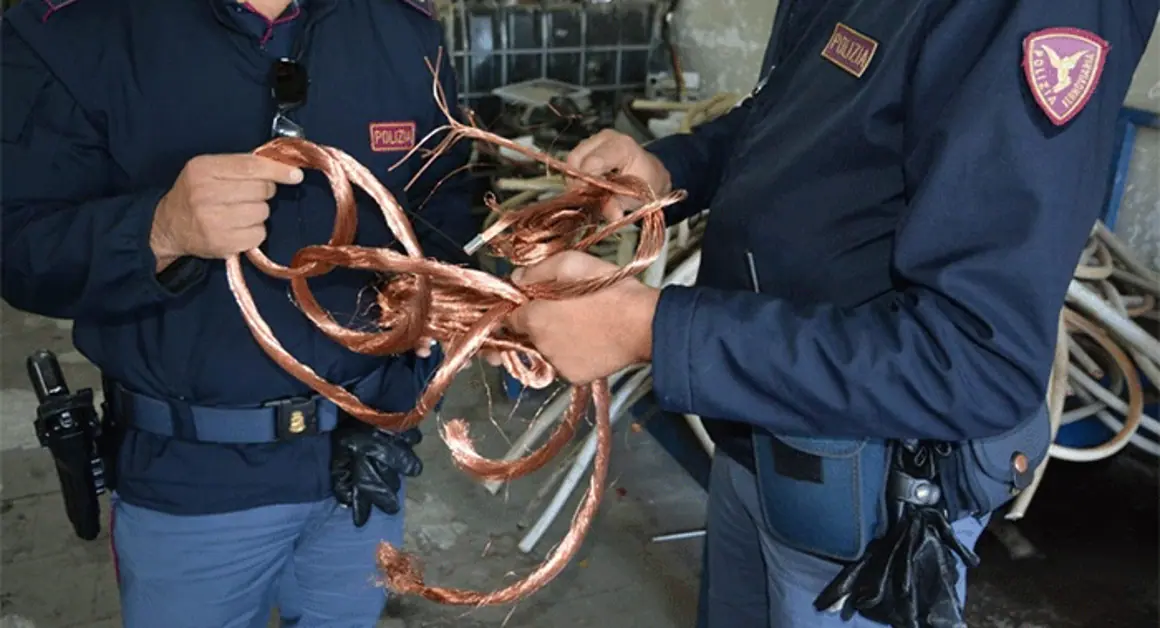 Sorpresi a rubare rame per oltre mezza tonnellata, arrestati