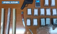 Oltre un chilo di droga in camera da letto, arrestato giovane