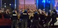 Ultras tedeschi devastano il centro di Napoli, 11 arresti