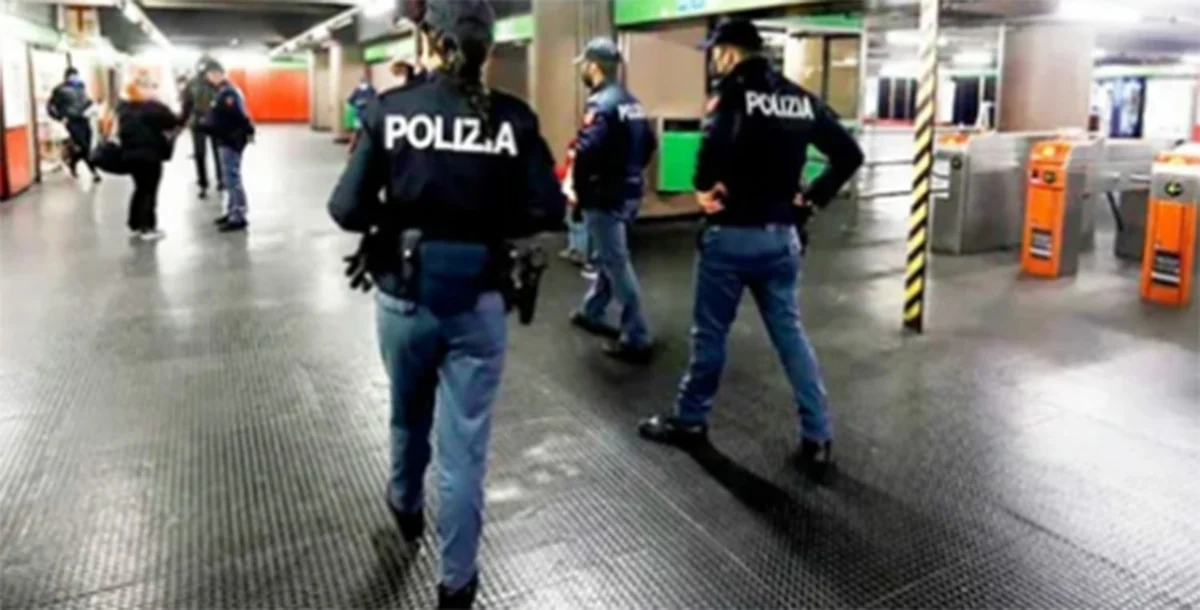 Controllato dalla Polizia, grida "Allah Akbar" e prova a estrarre coltello: arrestato