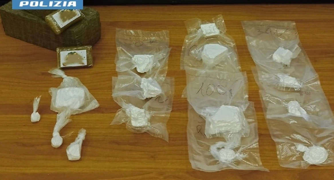 Polizia sequestra oltre 3 kg di droga, arrestato un 42enne