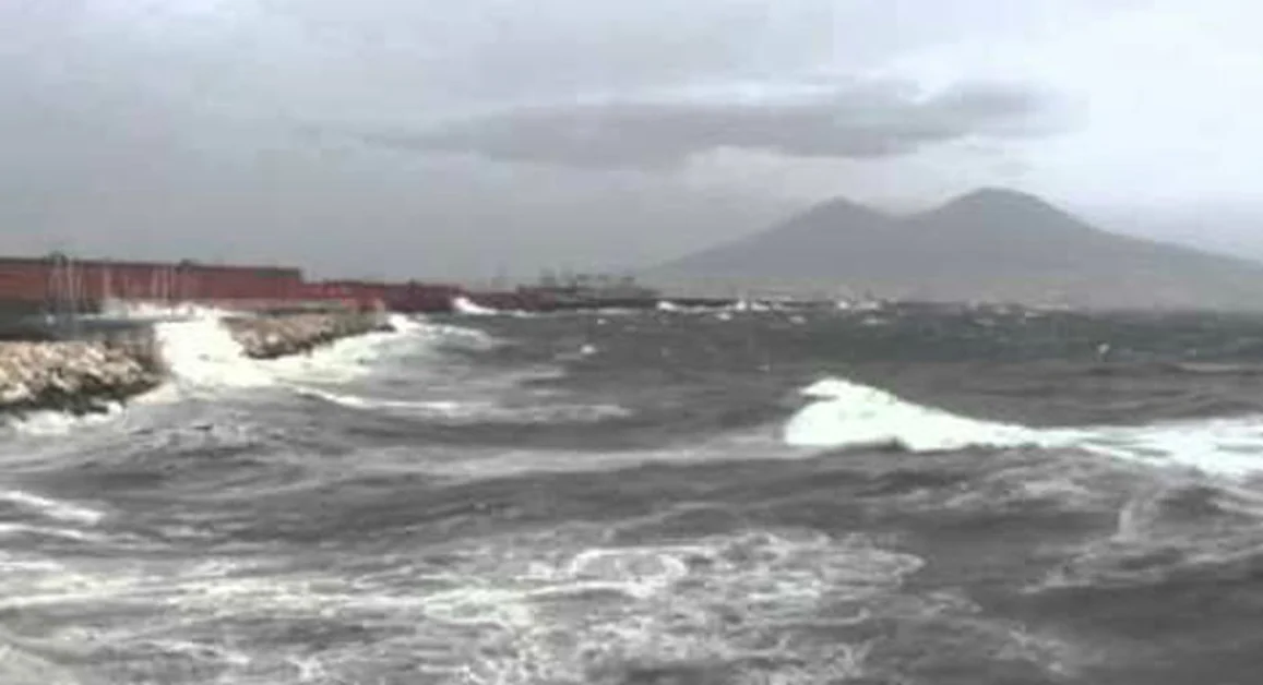Vento forte e mare agitato, allerta in Campania