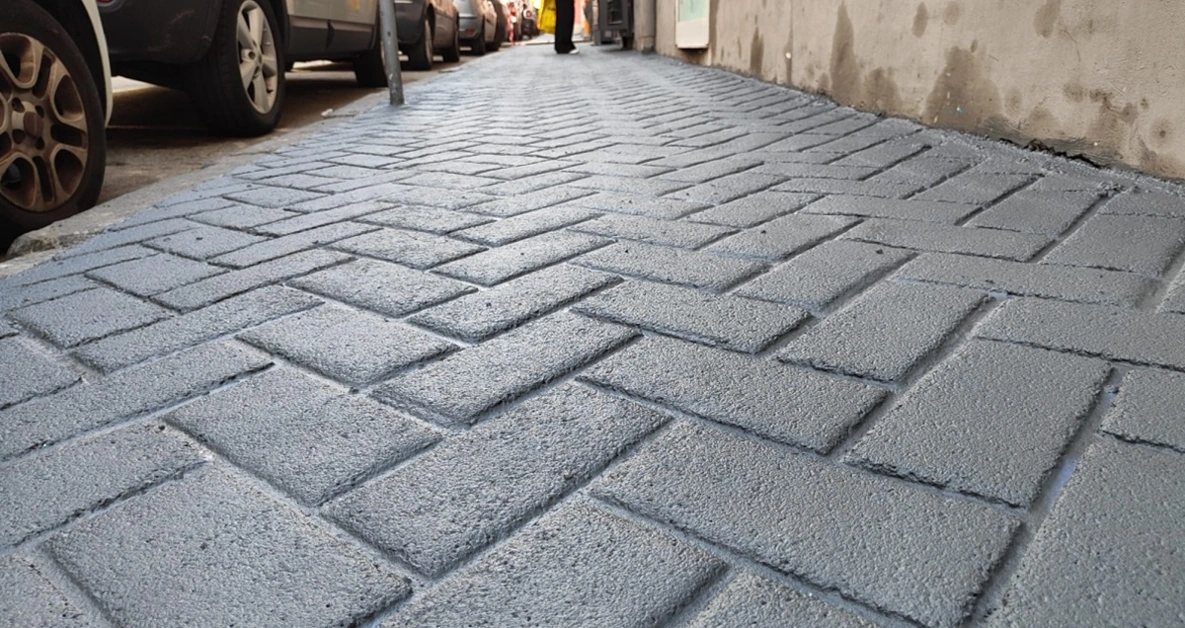 Torre Annunziata - Marciapiedi di via Maresca: scelto il cemento stampato