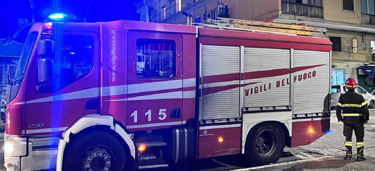 Incendio fuori ad un negozio, indagini dei carabinieri