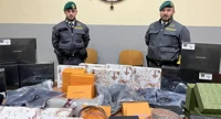 Napoli - Sequestrati 37mila articoli contraffatti: denunciato un cittadino cinese