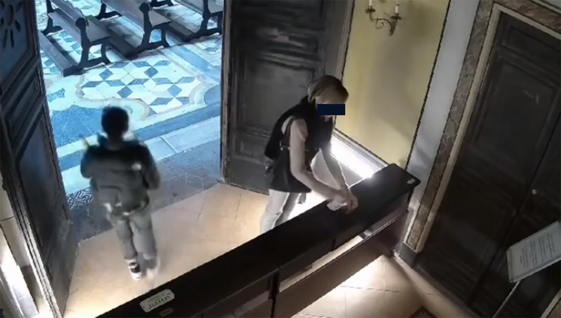 Rubano soldi dalle cassette delle offerte in una chiesa, "beccate" dalle telecamere