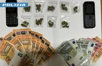 Polizia arresta due pusher, avevano appena ceduto alcune dosi di droga