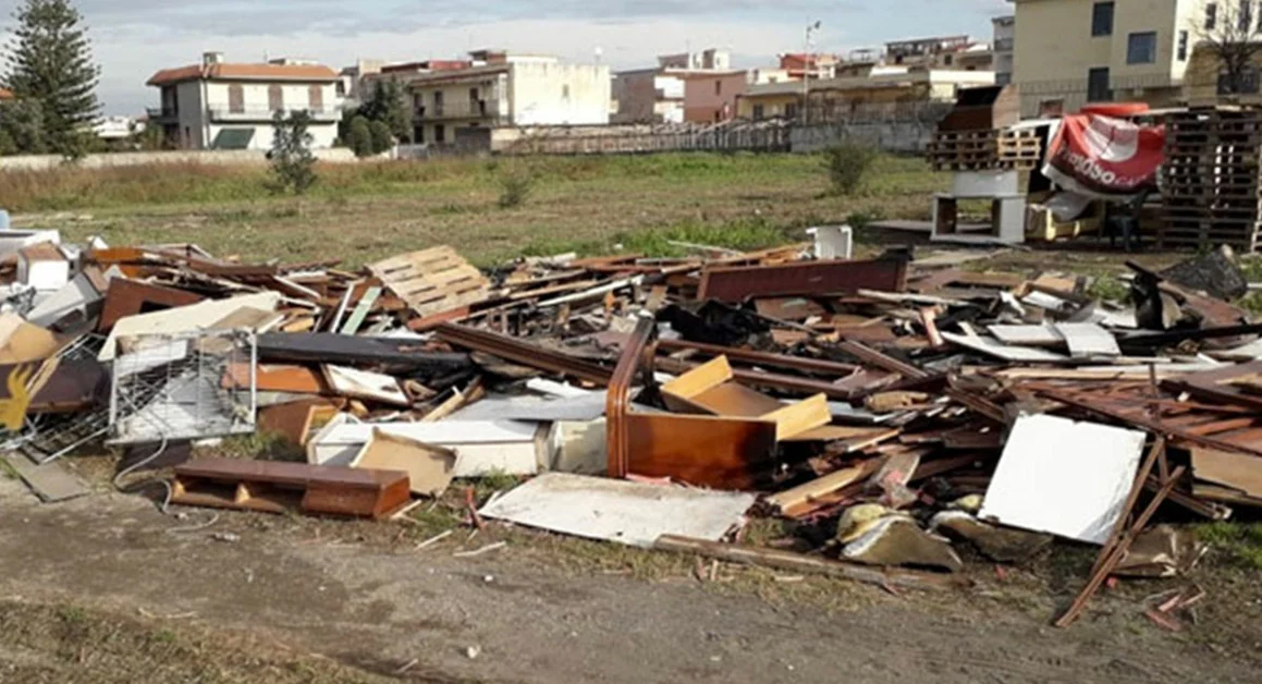 Castellammare di Stabia - Sequestrate 7,5 tonnellate di legno per i falò dell'Immacolata