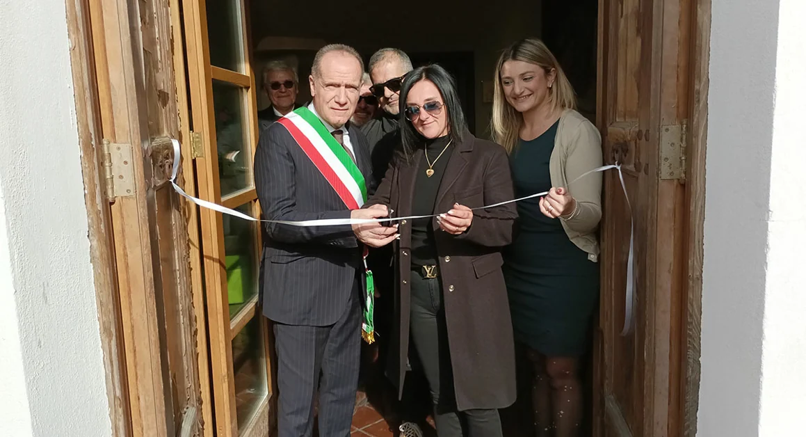 Torre del Greco - Un punto lettura intitolato a Giovanni Guarino a palazzo Baronale