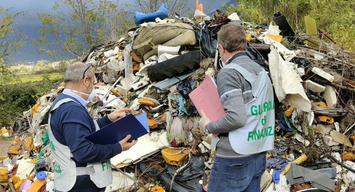 Sequestrata dalle Fiamme Gialle discarica abusiva di rifiuti in provincia di Benevento