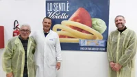 Gli autori del libro sulla Voiello a Marcianise, nello stabilimento dove si produce la pasta