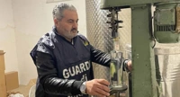 Operazione della GdF: sequestrati 8mila litri tra champagne, olio e alcol contraffatti