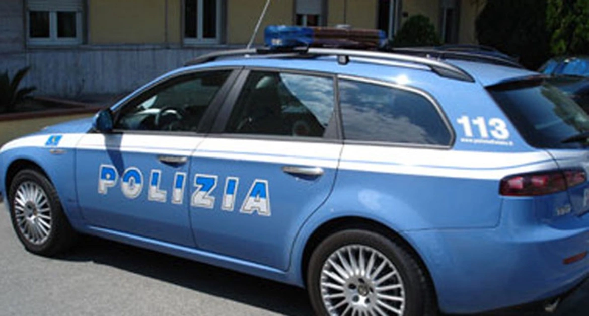 Mondragone - Bimba di 5 anni abbandonata dai genitori. I cittadini allertano la Polizia