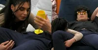Grande Fratello, Greta in versione "tentatrice" con Vittorio: "E' una replica di Temptation?"