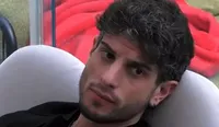 Grande Fratello, Garibaldi si rifiuta di fare lo sketch per il TGF: "Non sta bene"