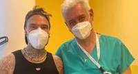 Fedez, il chirurgo che lo ha operato svela un retroscena: "Ecco cosa faceva"