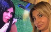 Grande Fratello, la mamma di Greta fuori controllo attacca la figlia: "Deve uscire, si è bruciata il cervello"