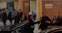 Grande Fratello, il fratello di Greta infuriato con Varrese: calci e pugni all'auto. Il video