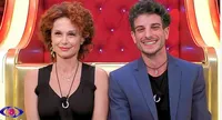 Grande Fratello, "Bacio tra Beatrice e Garibaldi in aeroporto": la voce corre sul web