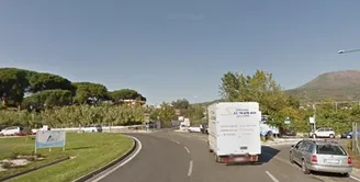 Torre del Greco - Studenti in gita: traffico in tilt all'uscita del casello autostradale