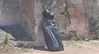 Boscotrecase - Rifiuti pericolosi depositati in strada nei pressi della stazione Eav