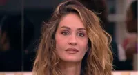 Grande Fratello, tre inquilini sparlano di Helena ma lei sente tutto e si infuria: "Vergognatevi"