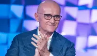 Grande Fratello, Signorini attacca gli ex gieffini: "Irriconoscenti quando hanno carriere brillanti"
