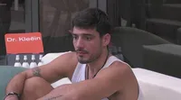 Grande Fratello, Lorenzo ha paura che il suo segreto venga fuori: "Ti prego, non dirlo..."