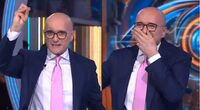 Grande Fratello, doppia gaffe di Signorini: cos'è successo durante la diretta