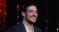 Grande Fratello, Lorenzo si espone dopo la puntata: "Faccio l'attore e mi riesce bene". Cos'è successo