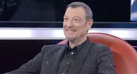 Amici 24, Stefano De Martino, Affari Tuoi e Carlo Conti citati durante il Serale: la reazione di Amadeus
