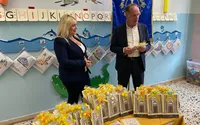 Torre del Greco - Donati 200 libri sul Giubileo ai bambini della scuola materna