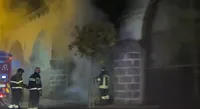 Torre Annunziata - Notte di paura: incendio in un'arcata borbonica