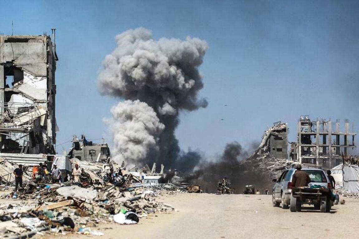 Gaza, soccorritori: "Almeno 20 morti in raid Israele su scuola"