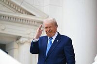Trump, autocelebrazione al Memorial Day: "Dio mi ha riportato alla Casa Bianca"