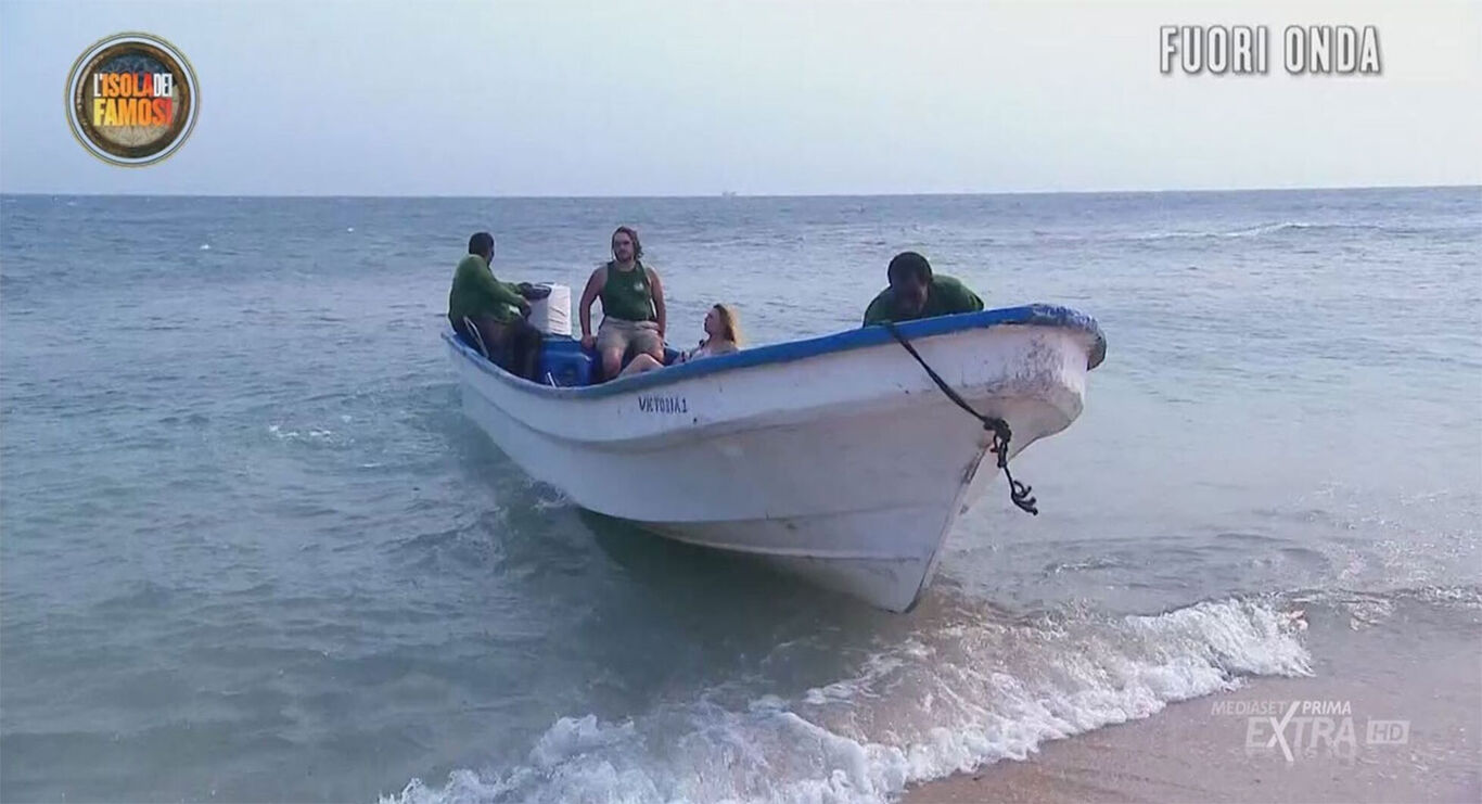 L'Isola dei Famosi, due nuovi ritiri: "Non stanno bene"