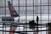 Stop ai passeggeri frettolosi, in aereo arriva la multa: l'idea in Turchia