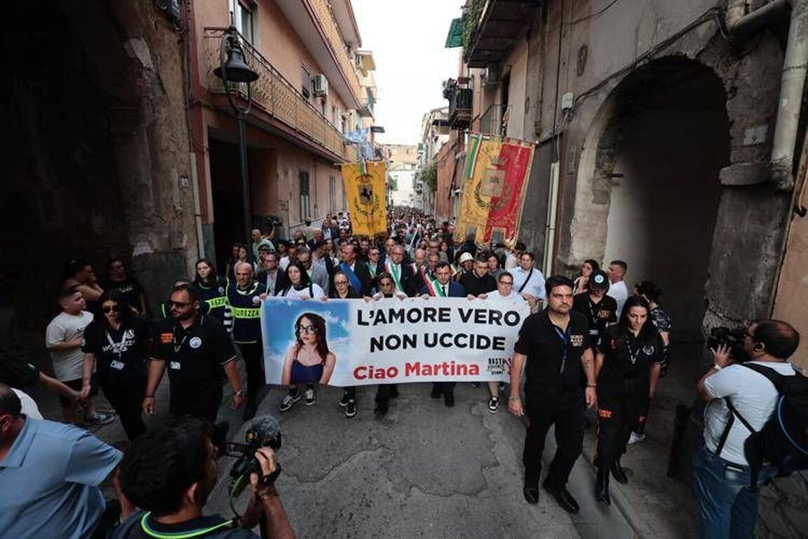 Martina Carbonaro, la confessione dell'ex: "Ha rifiutato un abbraccio, l'ho colpita di spalle"
