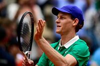 Sinner e Musetti non in chiaro al Roland Garros, è polemica tv. Binaghi: "Inaccettabile"