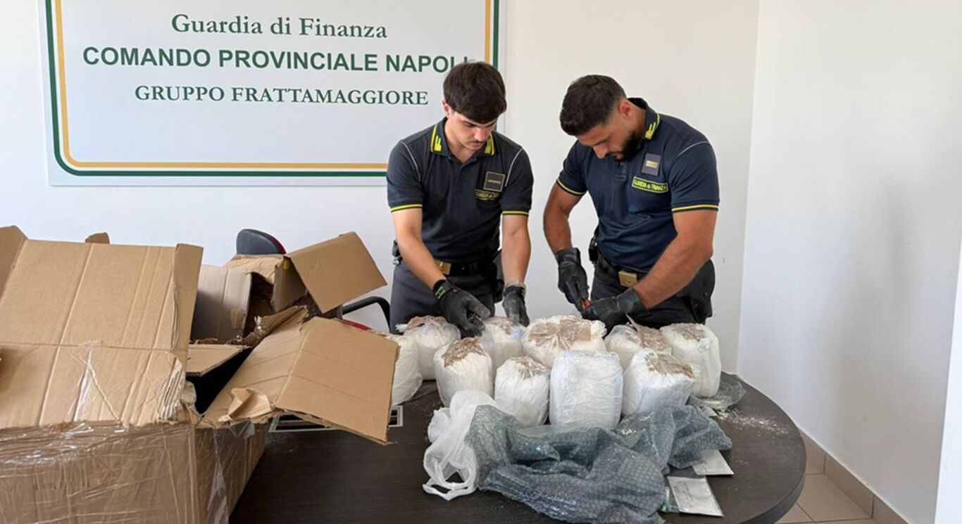 Napoli - Sequestrati 100 kg di ketamina, sostanza utilizzata per la "cocaina rosa"