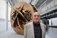 Addio ad Arnaldo Pomodoro, gigante della scultura italiana